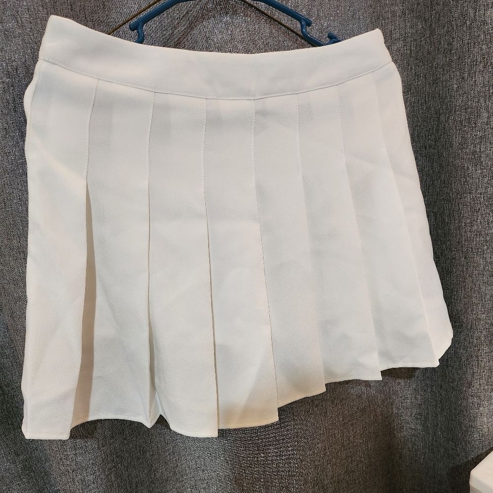 Elegant White Pleated Skort